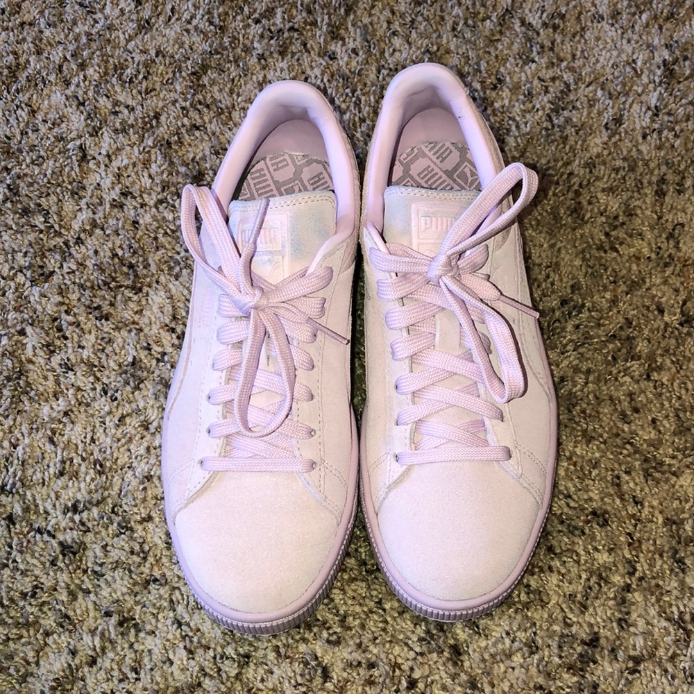 Lilac Pumas. Women’s 7.5